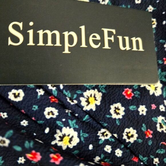 NWT SIMPLE FLUTTER SLEEVE FLORAL TOP SZ.XL - Picture 4 of 5